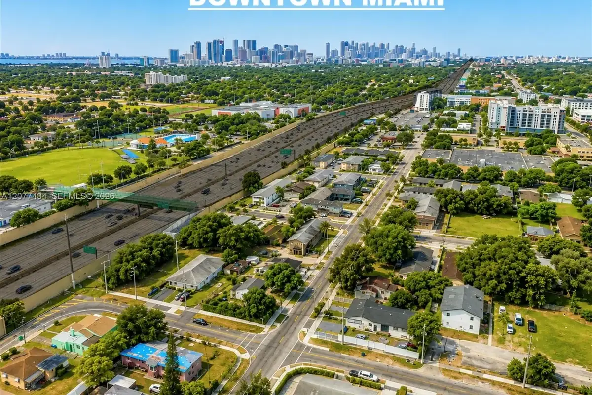 649 NW 65th St, Miami: photo 1 of 4