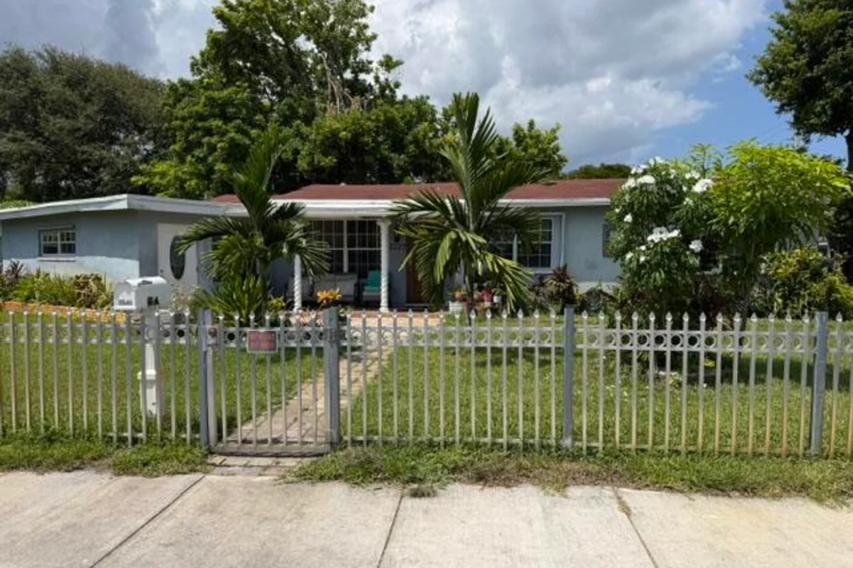 2227 Wiley Ct, Hollywood: photo 1 of 9