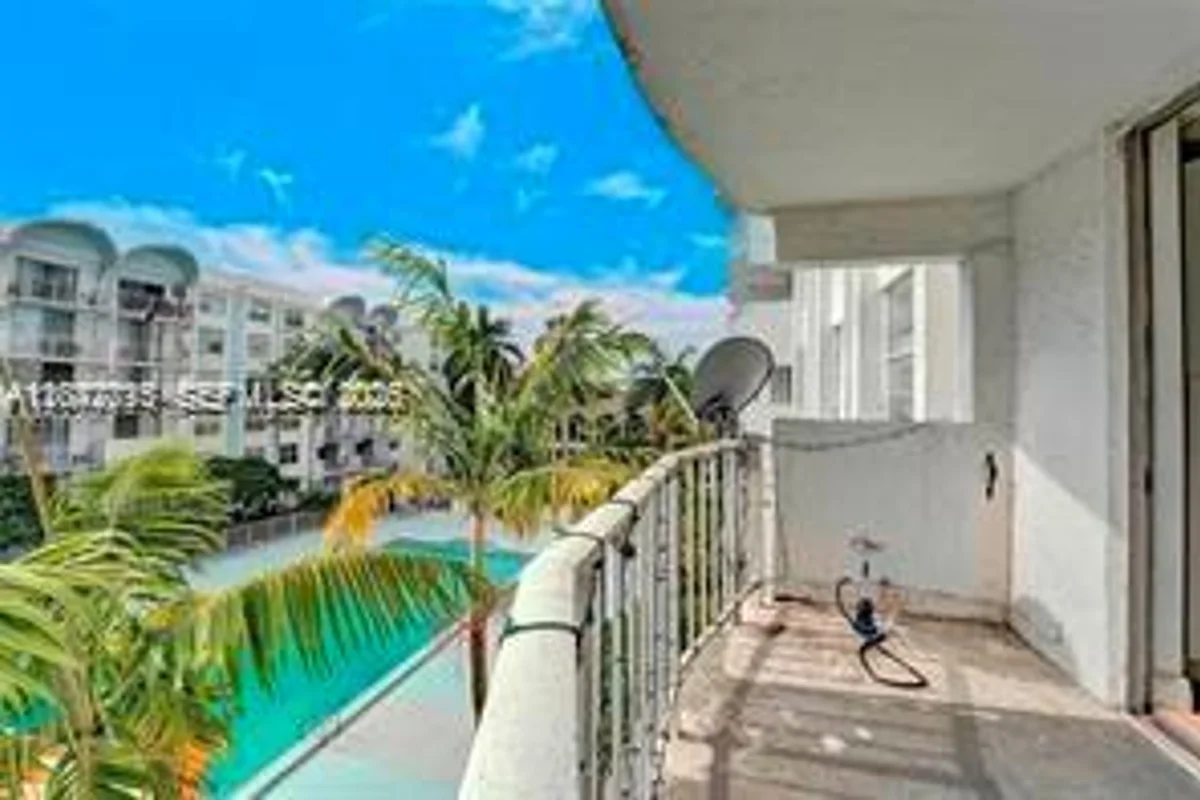488 NW 165th St Rd #B-412, Miami: photo 1 of 43