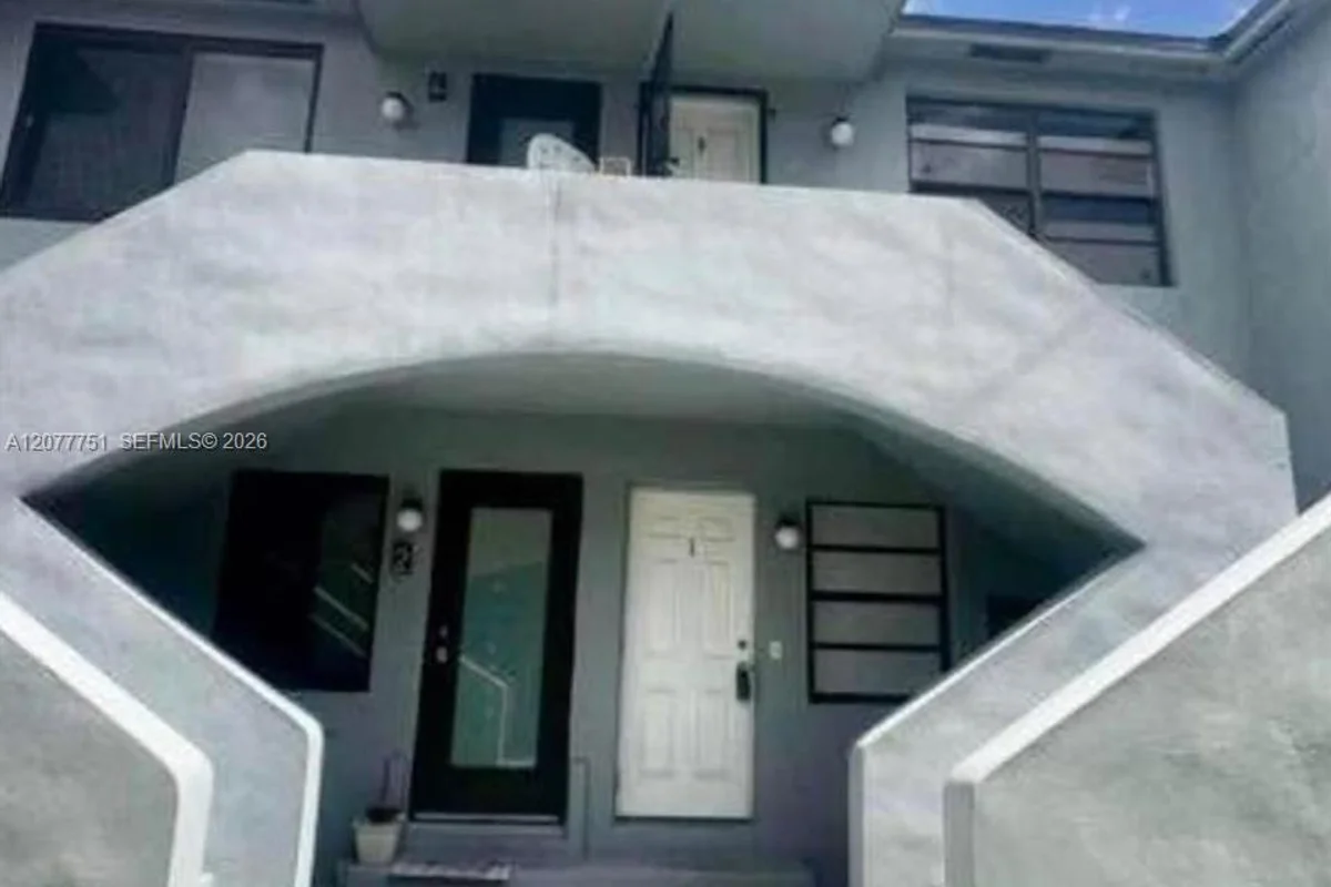 2361 SW 27th St #1, Miami: photo 1 of 11