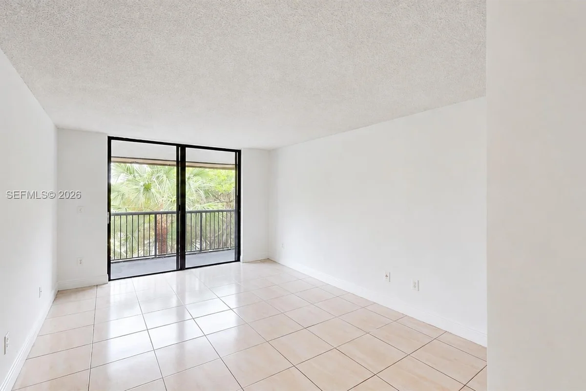 14201 N Kendall Dr #401D, Miami: photo 1 of 11