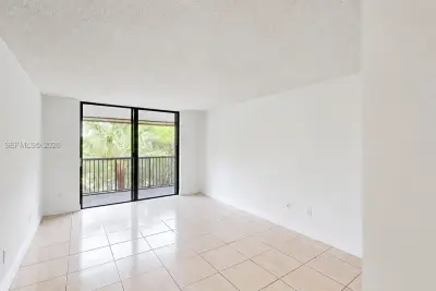14201 N Kendall Dr #401D, Miami: photo 1 of 11