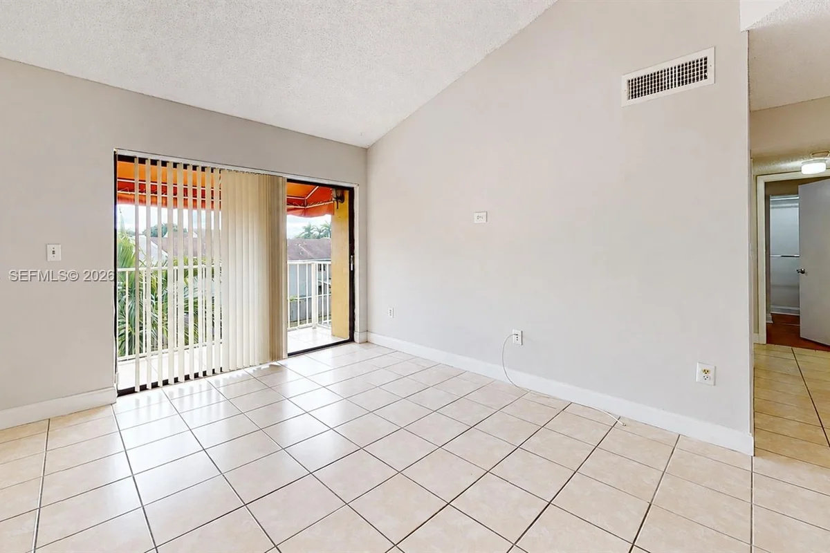 15600 SW 80th St #L-304, Miami: photo 1 of 16