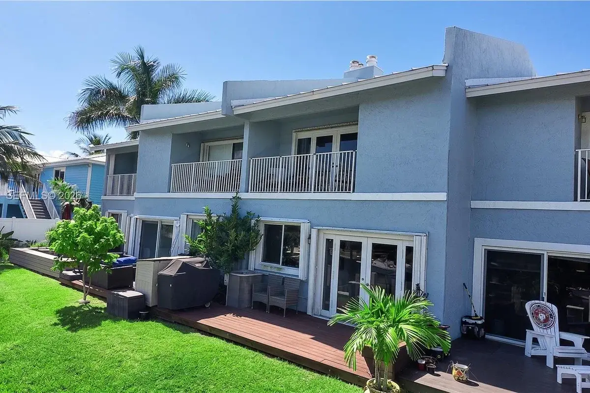 2119 NE 44th St, Lighthouse Point: photo 1 of 21