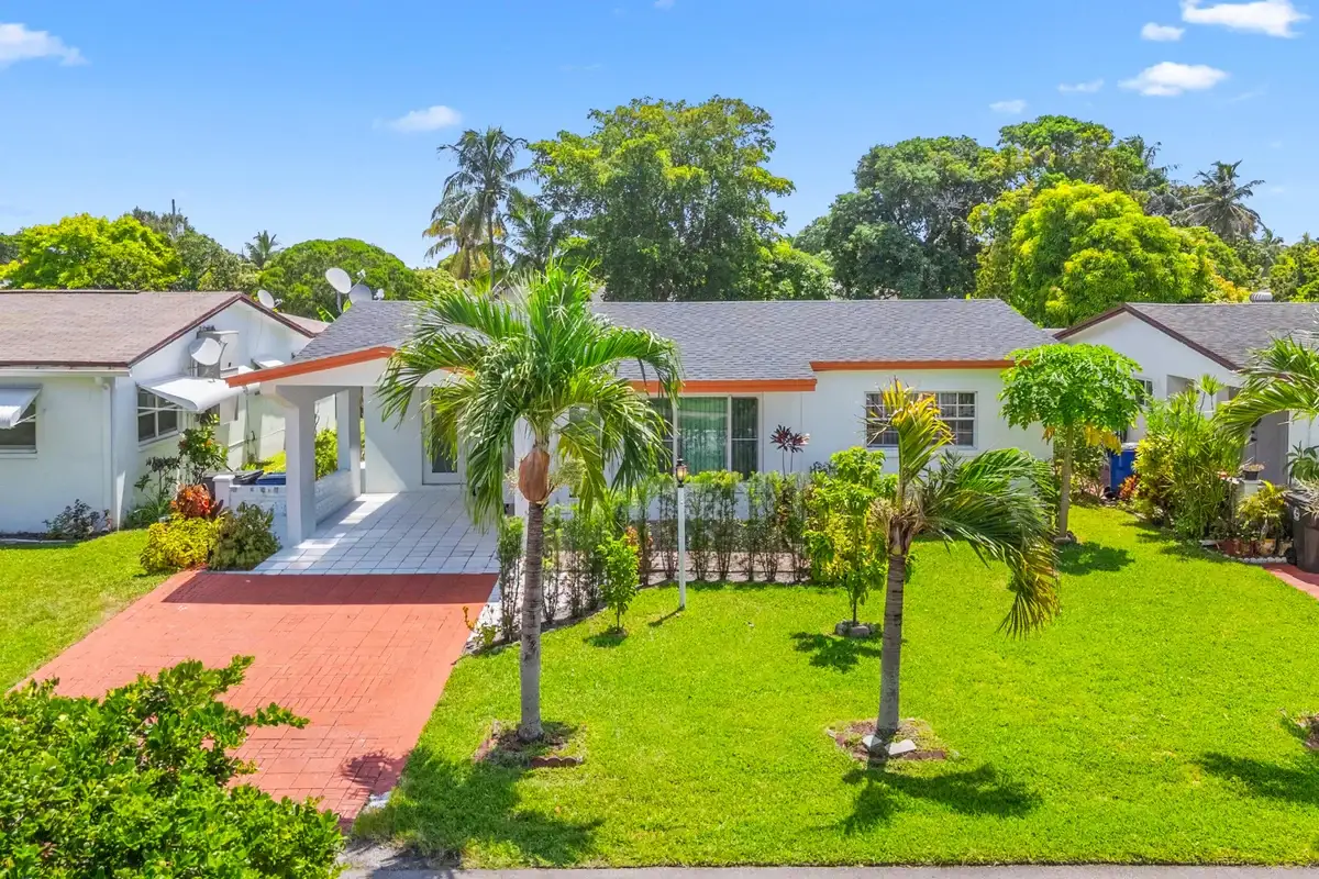4200 NW 52nd Ave, Lauderdale Lakes: photo 1 of 22