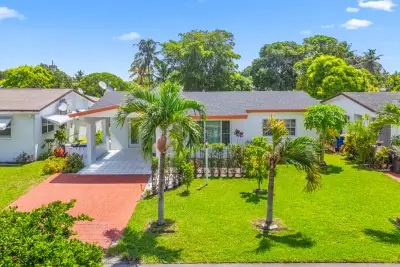 4200 NW 52nd Ave, Lauderdale Lakes: photo 1 of 22
