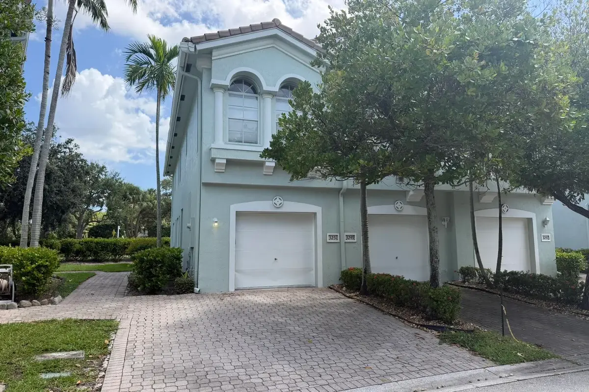 3251 Laurel Ridge Cir, Riviera Beach: photo 1 of 25