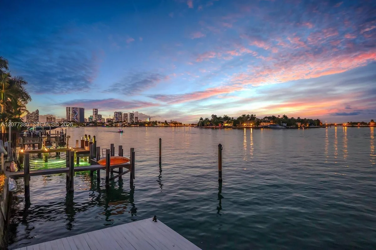 279 N Hibiscus Dr, Miami Beach: photo 1 of 51