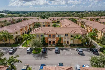 8922 SW 18th St, Miramar: photo 1 of 13