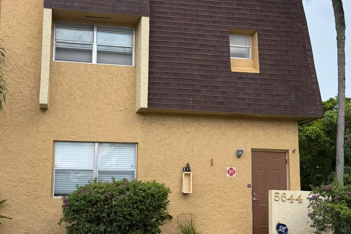 5644 Blueberry Ct #11, Lauderhill: photo 1 of 20