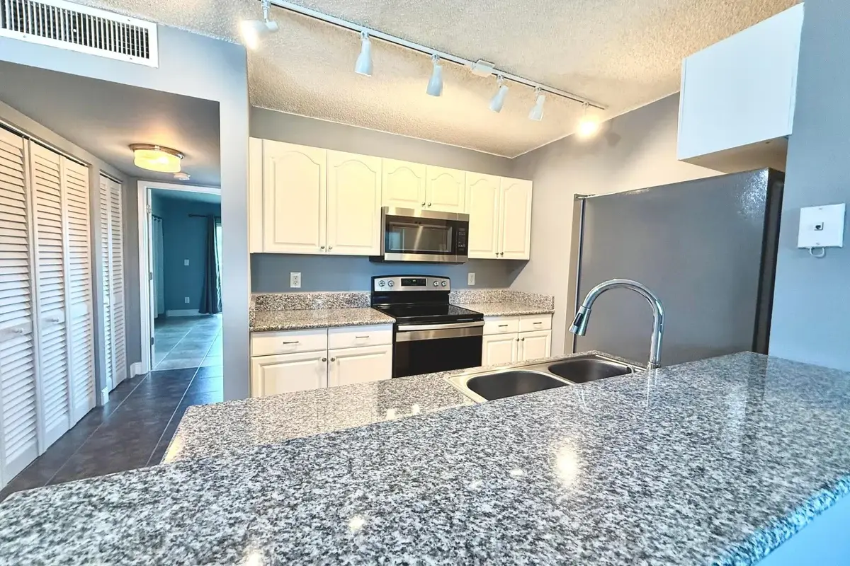 1625 Meadows Cir W, Boynton Beach: photo 1 of 16