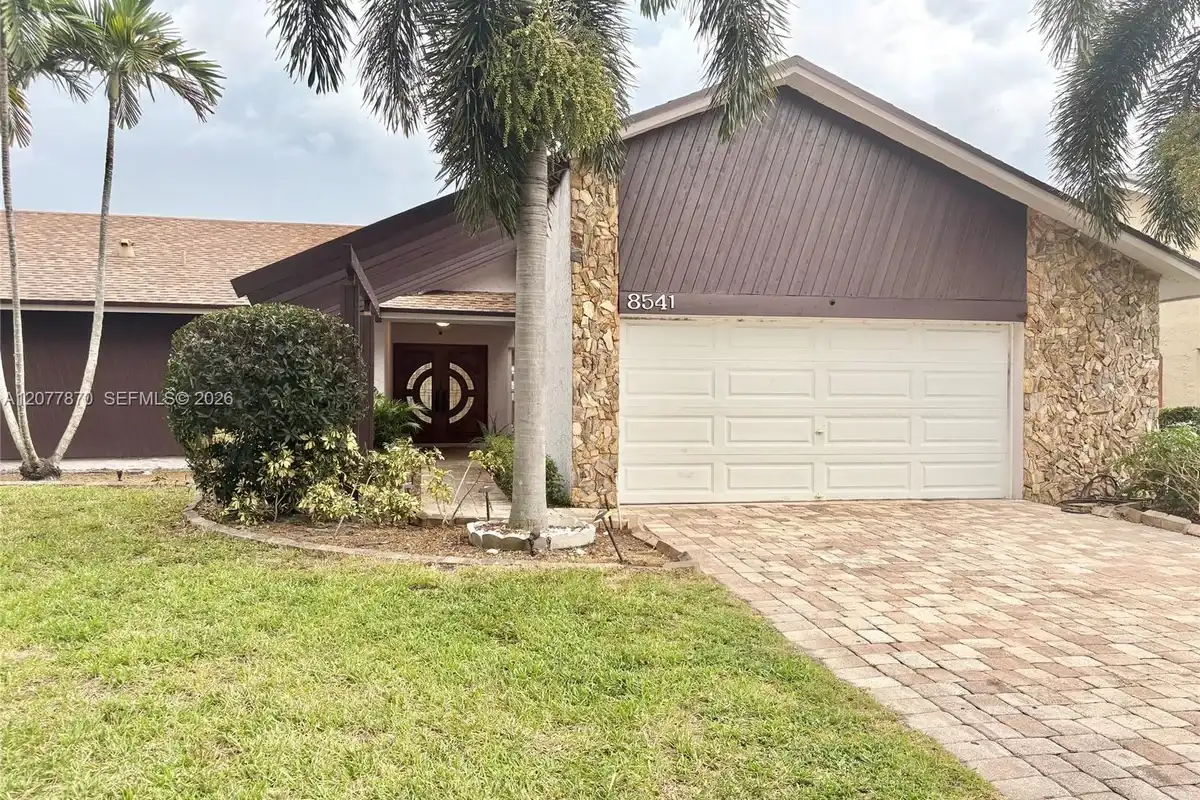 8541 NW 54th St, Lauderhill: photo 1 of 69