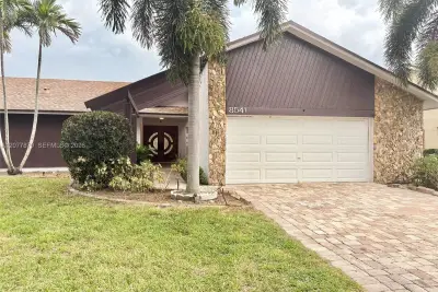 8541 NW 54th St, Lauderhill: photo 1 of 69