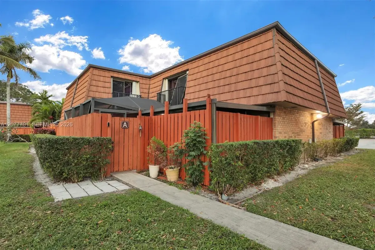 9139 SW 23rd St #A, Davie: photo 1 of 25