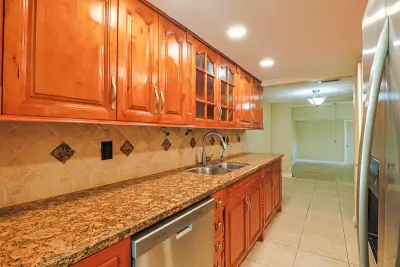 Townhouse in Sunrise: photo 1 of 23
