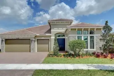 9296 Porto Way, Parkland: photo 1 of 35