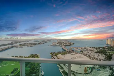 900 Biscayne Blvd #5001, Miami: photo 1 of 17