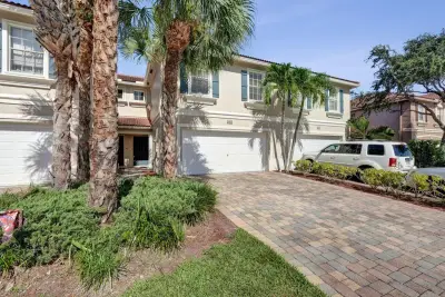 4603 Cohune Palm Ct, Greenacres: photo 1 of 35