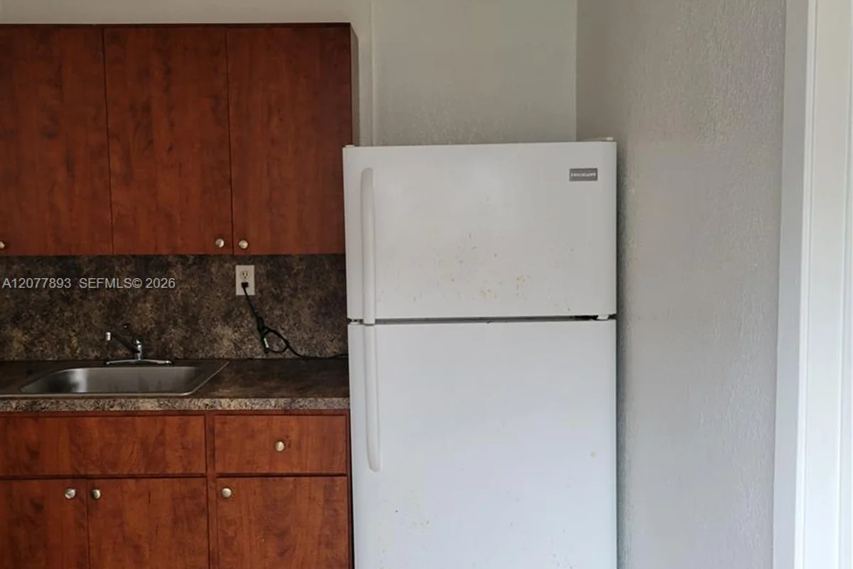 14815 NE 8th Ct #1, Miami: photo 1 of 6