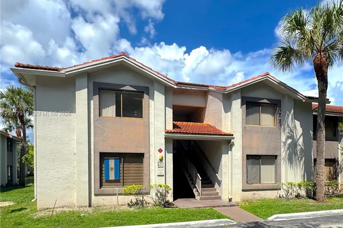 3280 Coral Lake Ln, Coral Springs: photo 1 of 20