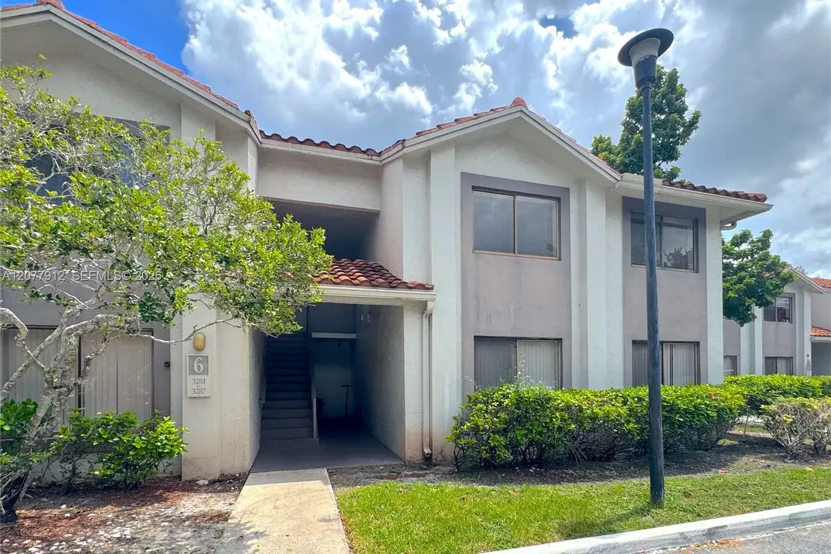3287 Coral Lake Dr, Coral Springs: photo 1 of 29