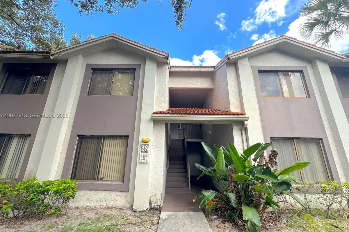 3252 Coral Lake Ln, Coral Springs: photo 1 of 22