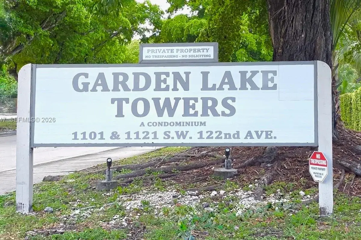 1121 SW 122nd Ave #107-2, Miami: photo 1 of 65