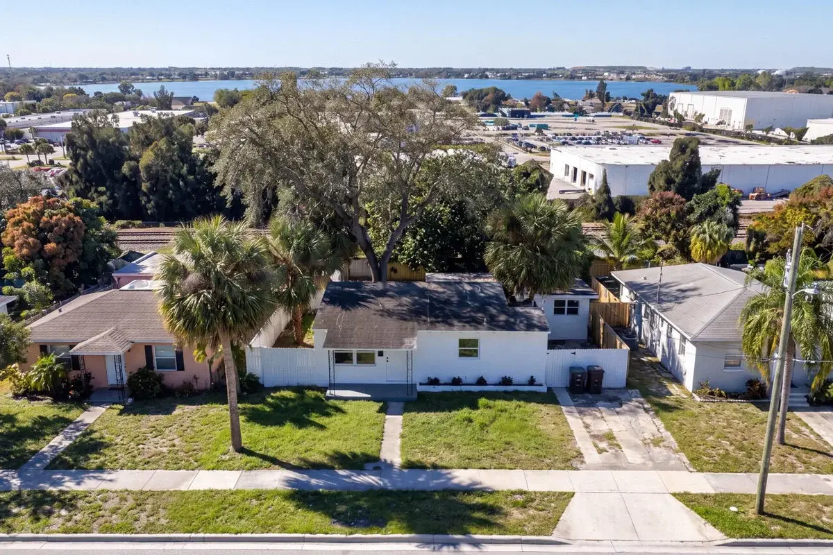 3219 Windsor Ave, West Palm Beach: photo 1 of 9