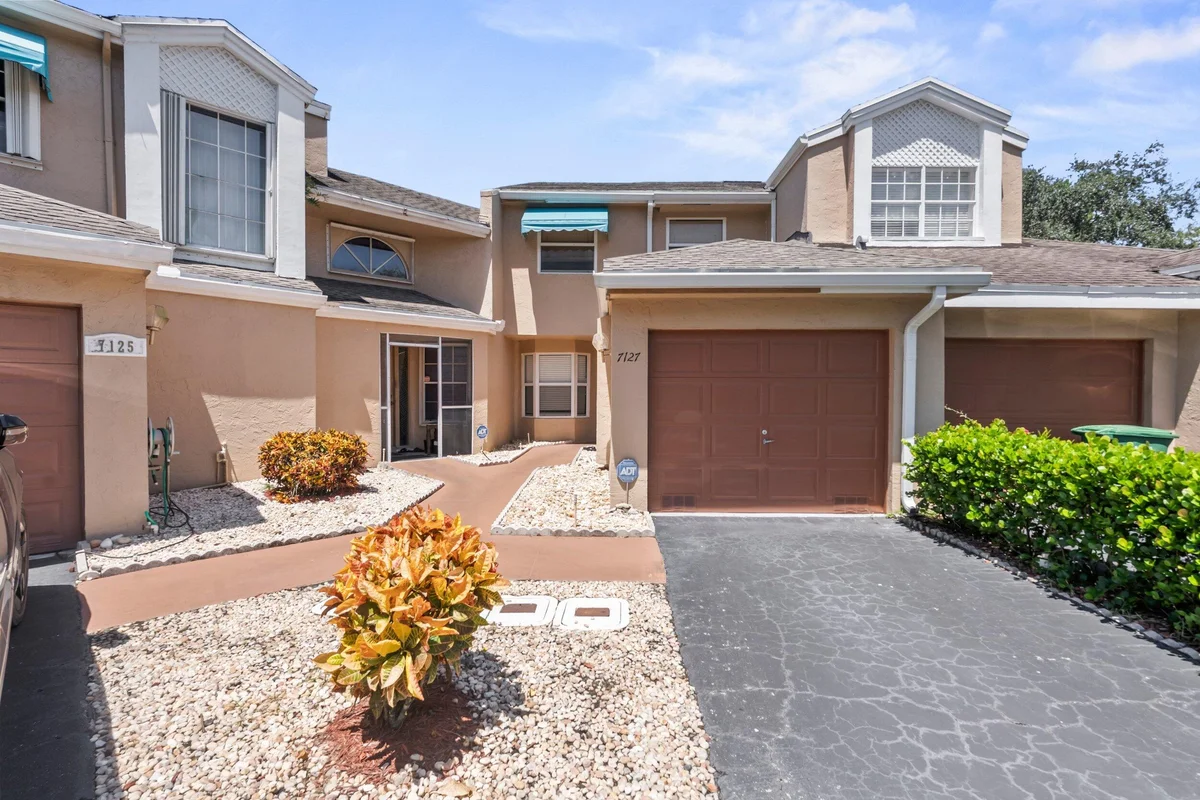 7127 Woodmont Way, Tamarac: photo 1 of 34