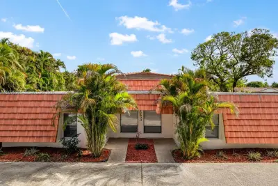 10600 NW 45th St, Coral Springs: photo 1 of 58