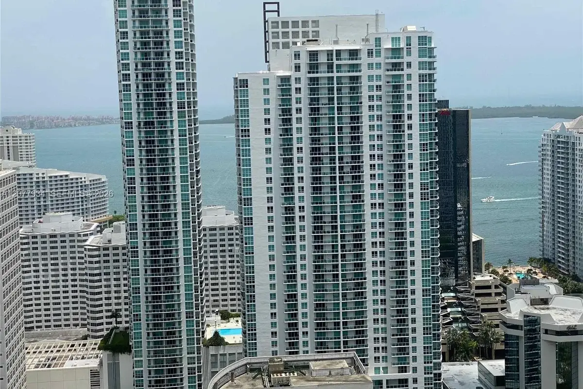 45 SW 9th St #3703, Miami: photo 1 of 67