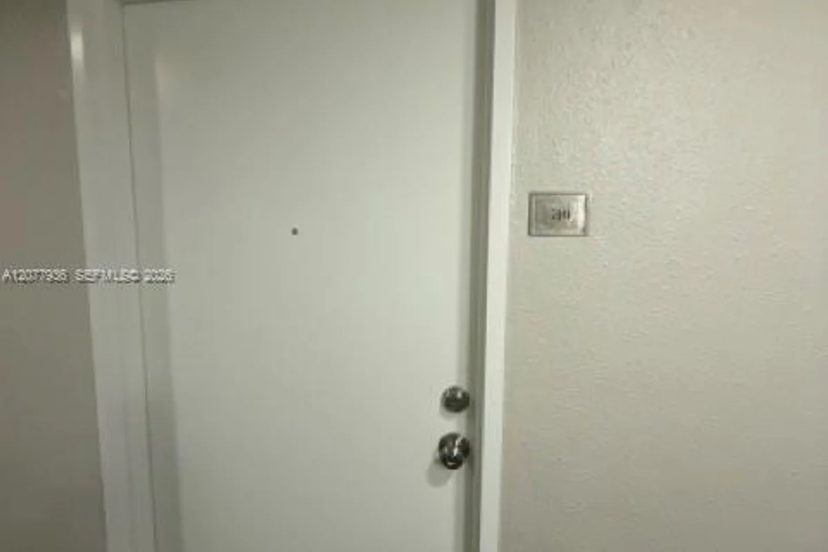 19390 Collins Ave #510, Sunny Isles Beach: photo 1 of 33