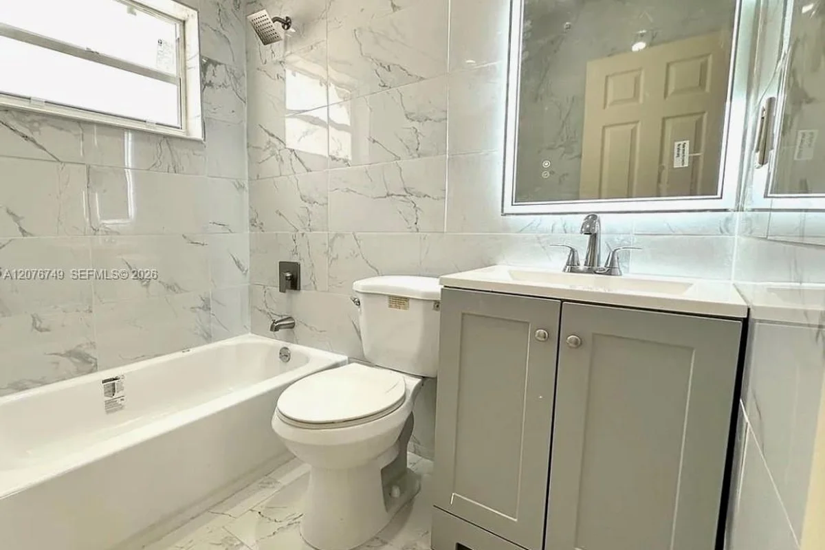 6035 SW 39th St #1, Miramar: photo 1 of 4