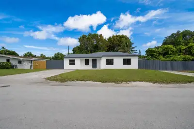 3345 SW 73rd Ave Rd, Miami: photo 1 of 5