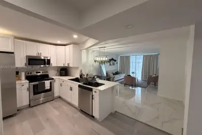 Condo in Miami: photo 1 of 9