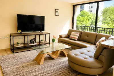 17021 N Bay Rd #318, Sunny Isles Beach: photo 1 of 18