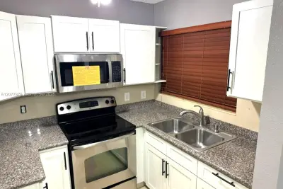5461 W 24th Ave #25, Hialeah: photo 1 of 11