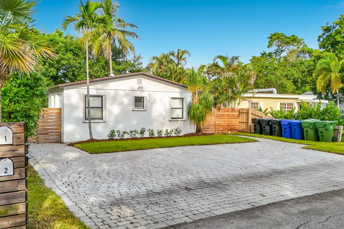 1529 NW 4th Ave #1-2, Fort Lauderdale: photo 1 of 22