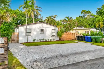 1529 NW 4th Ave #1-2, Fort Lauderdale: photo 1 of 22