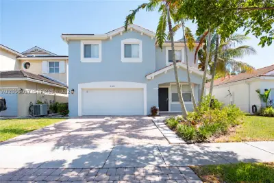 3424 NE 1st St, Homestead: photo 1 of 35