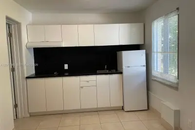 1642 Polk St #C, Hollywood: photo 1 of 13