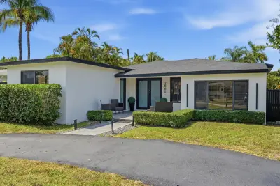 2860 Monroe St, Hollywood: photo 1 of 34