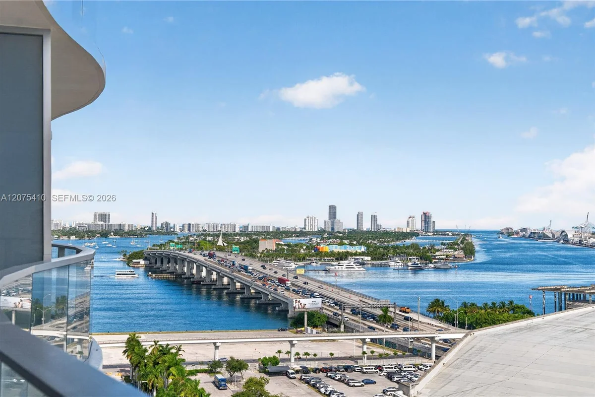 1400 Biscayne Blvd #1502, Miami: photo 1 of 25