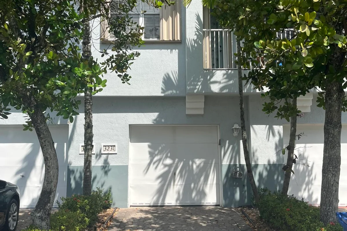 3231 Laurel Ridge Cir, Riviera Beach: photo 1 of 22