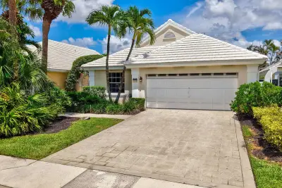 944 Dickens Pl, West Palm Beach: photo 1 of 42