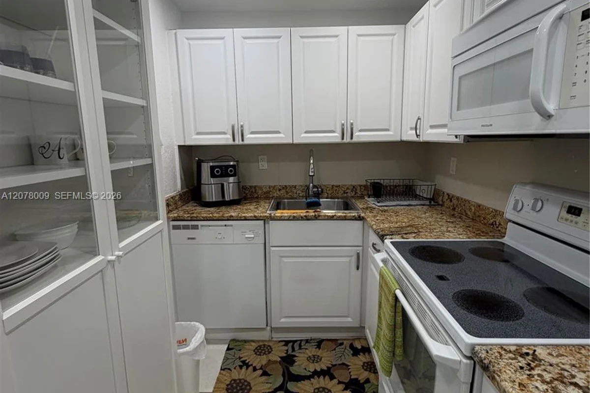 17530 NW 68th Ave #C1005, Hialeah: photo 1 of 8