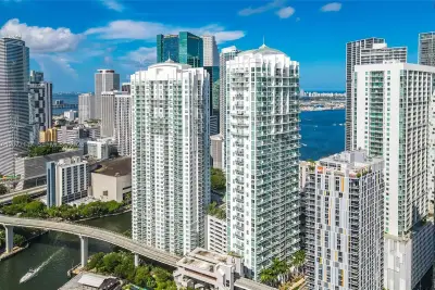 41 SE 5th St #807, Miami: photo 1 of 25