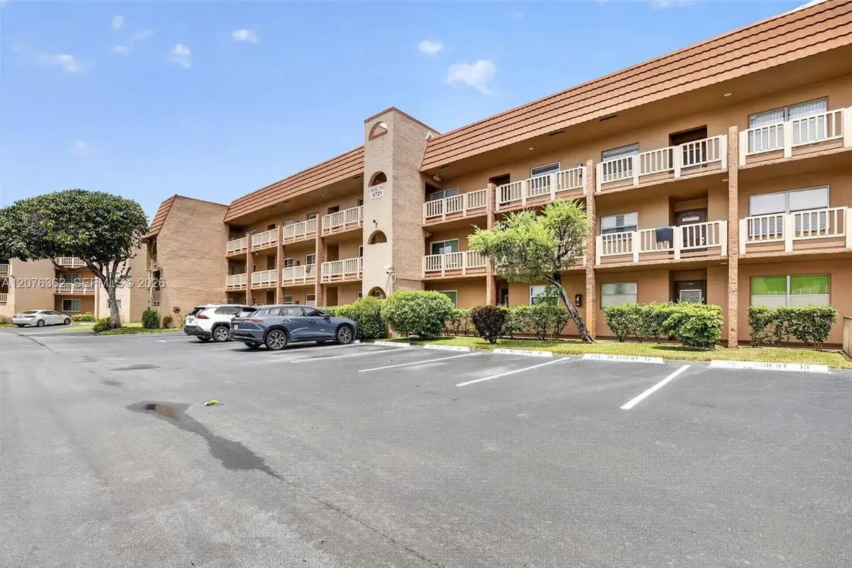 9721 Sunrise Lakes Blvd #102, Sunrise: photo 1 of 40