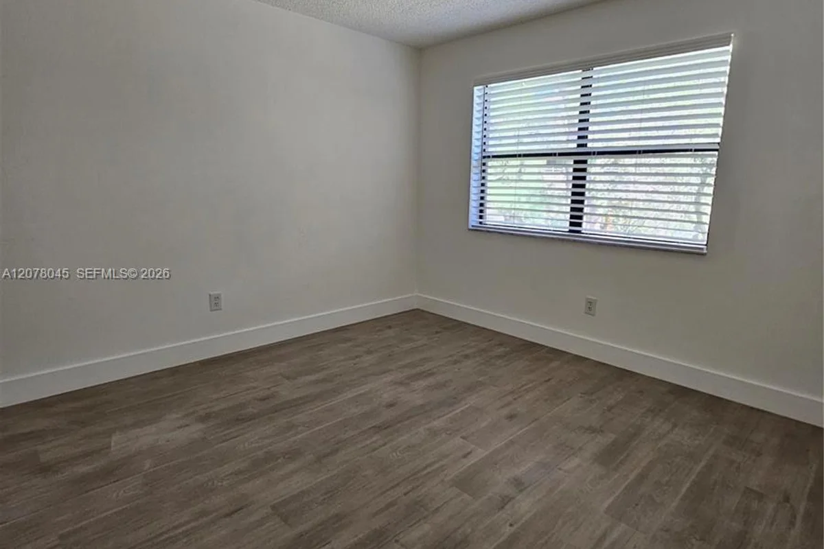 6580 W 27th Ct #58-24, Hialeah: photo 1 of 6