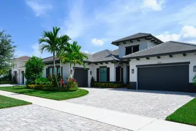 9228 Coral Isles Cir, Palm Beach Gardens: photo 1 of 61
